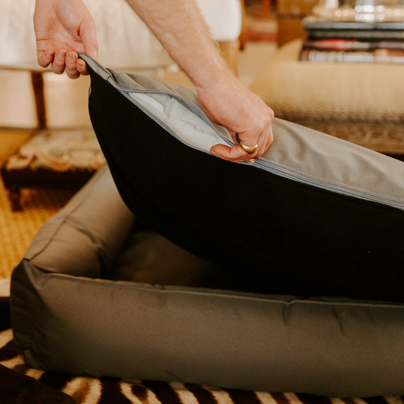 Huntlea Koletto Winter Bolster Dog Bed - Image 3